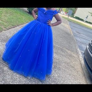 Royal blue shoulder off prom dress.